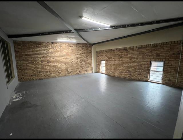 599M² WAREHOUSE TO LET IN LASER PARK